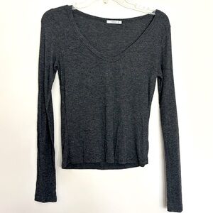 Timing Women’s Gray Long Sleeve V-Neck Fitted Blouse